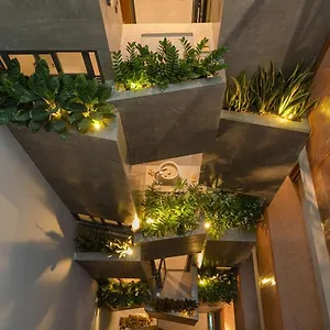 Hotel Shelter